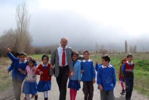 REMZI-AYDIN-OGRENCILERLE-1024x690-1