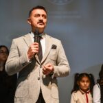 BÜLENT TEKBIYIKOĞLU VE ÖĞRENCİLER