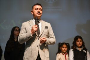 BÜLENT TEKBIYIKOĞLU VE ÖĞRENCİLER