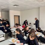 MEHMET ANIL ÇOLAK-DEDE KORKUT İLKOKULU ÖĞRENCİLERİ-YEMEKHANE