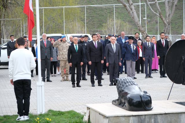 23 NİSAN 2025-PÜLÜMÜR-ANITA ÇELENK KOYMA-2025