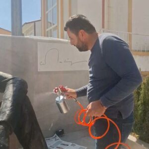 AHMET YILDIZ CEMAL SÜREYA HEYKELİNİ BOYADI