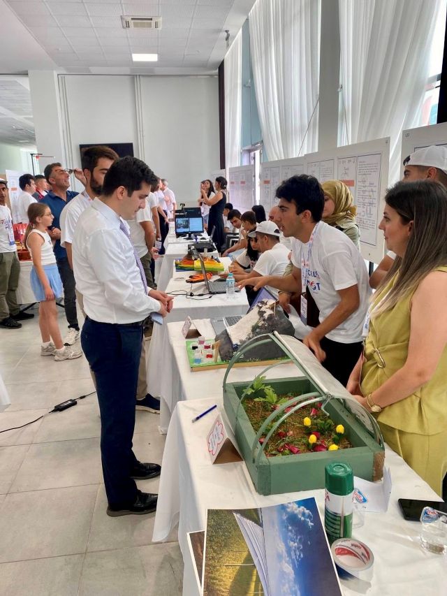 PÜLÜMÜR KAYMAKAMI MEHMET ANIL ÇOLAK-PÜLÜMÜR TUNCELİFEST PROJE STANT ZİYARETİ