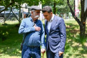 ŞEFİK AYGÖL-HUZUREVİNDE-YAŞLIYLA