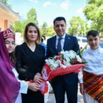 VALİ ŞEFİK AYGÖL-ÇİÇEKLE KARŞILAMA