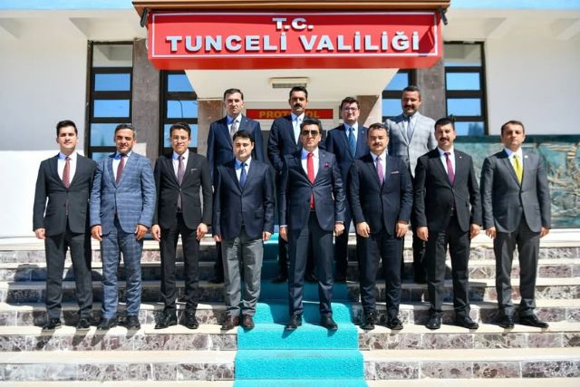 TUNCELİ VALİSİ ŞEFİK AYGÖL, VALİ YARDIMCILARI, KAYMAKAM MEHMET ANIL ÇOLAK VE KAYMAKAMLAR