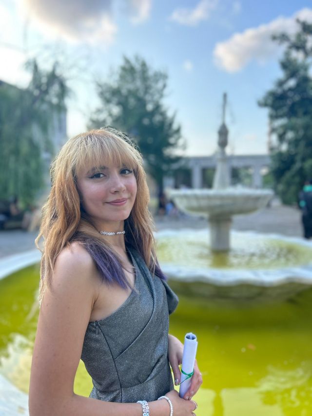 EZGİ DERYA YILDIRIM-PÜLÜMÜRLÜ YAZAR