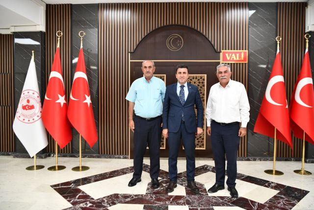 ZÜLFÜ KÜLAHÇI-VALİ ŞEFİK AYGÖL-HÜSEYİN ARSLAN.-jpg