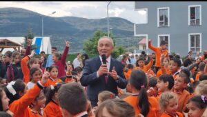 ERSİN BİLGE-POSOF  İLKOKULU- ÖĞRENCİLERLE