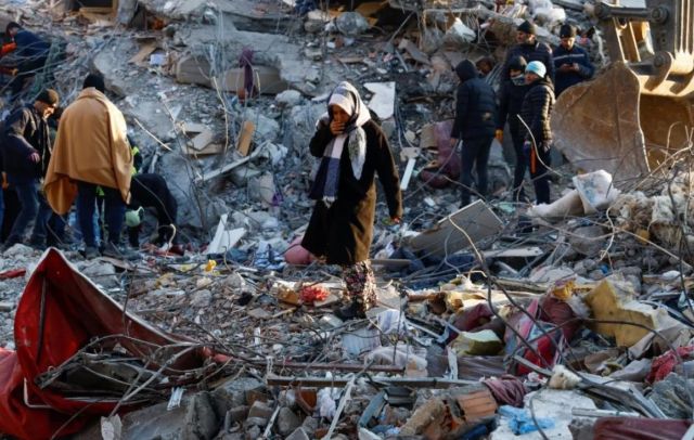 6 ŞUBAT-KADIN-YIKINTILAR