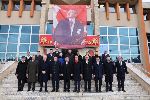 ERZİNCAN BELEDİYESİ ÖNÜ-TÖREN-