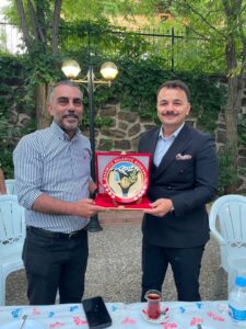 NAZIMİYE BELEDİYE BAŞKANI ALİ EMRAH TEKİN-NAZIMİYE KAYMAKAMI HÜSEYİN REMZİ KONAK'A PLAKET
