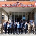 VALİ ŞEFİK AYGÖL-KAYMAKAM MEHMAT AKİF TEMUR-MÜSLÜM TOSUN-YILMAZ KILIÇOĞLU-KOMUTANLAR