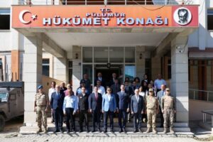 VALİ ŞEFİK AYGÖL-KAYMAKAM MEHMAT AKİF TEMUR-MÜSLÜM TOSUN-YILMAZ KILIÇOĞLU-KOMUTANLAR