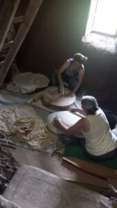 ERZİNCAN KILIÇKAYA KÖYÜ TANDIRDA EKMEK PİŞİREN KADINLAR