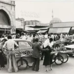 İSTANBUL KAPALIÇARŞI GİRİŞİ, 1979. FOTOĞRAF ALEXA GADE