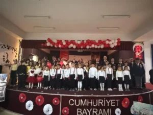 PÜLÜMÜR GAZİ ANADOLU LİSESİ-PROTOKOL VE ÖĞRENCİLER TOPLU HÂLDE-CUMHURİYET BAYRAMI ETKİNLİĞİ-29 EKİM 2026